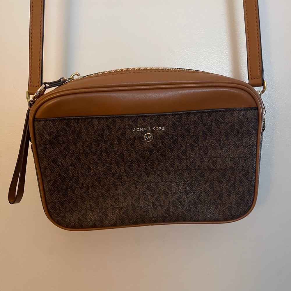 MICHAEL Michael Kors
Jet Set Charm Small Leather Camera Crossbody